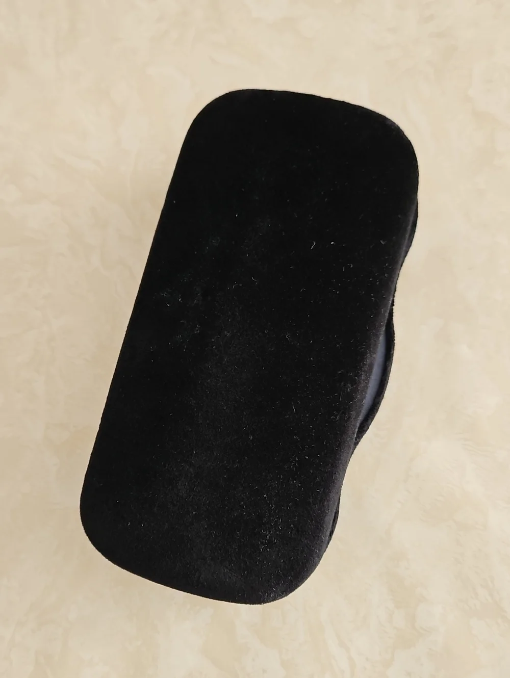 Gucci Black Velvet Hard Clamshell Sunglasses Eyeglass Case & Cloth.